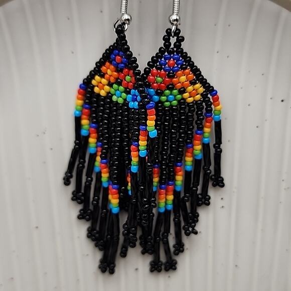 Black Beaded Retro Floral Earrings - Picture 7 of 7